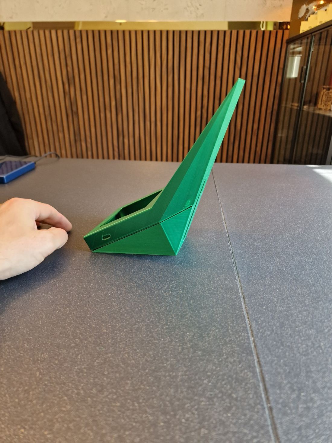 The profile of the green housing, with the device’s angled support